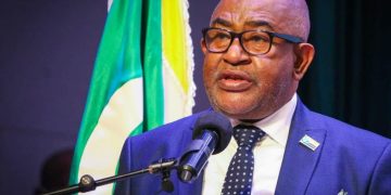 Azali. La politique au point mort.