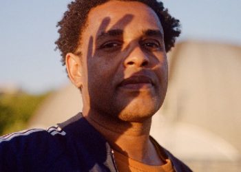 Ahamada Smis, artiste : « Parler de la tragédie de manière poétique »