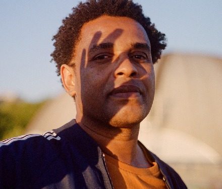 Ahamada Smis, artiste : « Parler de la tragédie de manière poétique »