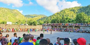 Le match de la discorde. Femmes contre Homosexuels