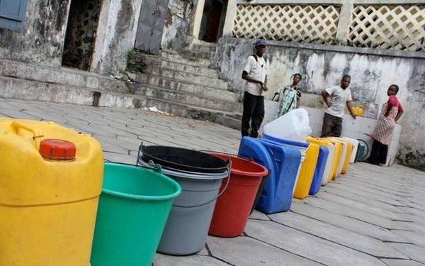 La pénurie d’eau à Moroni.