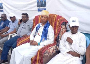 Deux candidats CRC en campagne à Bodoni.