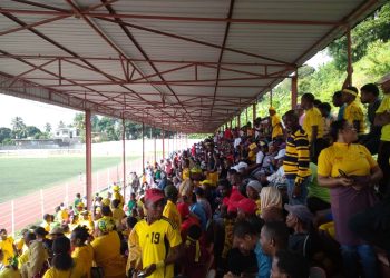 Un derby au stade de Hombo. Encore de la violence dans le football.