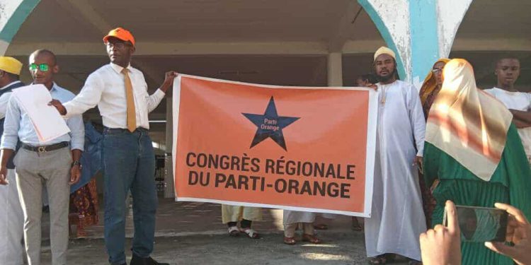 Congrès du parti orange. Les militants ont bravé l’interdiction de se réunir