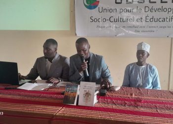 Oubeidillah Maeva Dhoimiri s’adresse à son public en shikomori