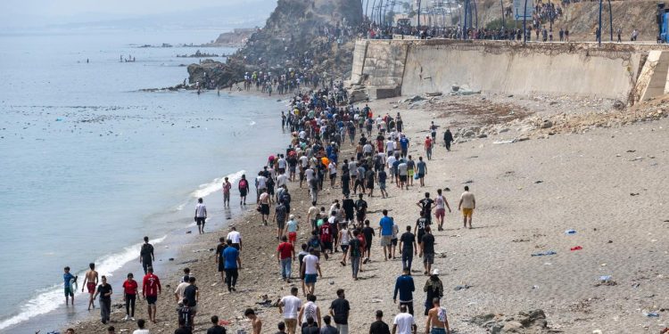 La vague fantôme : Ceuta, miroir des fractures migratoires espagnoles