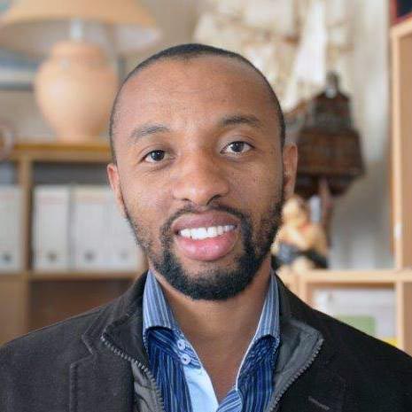 Tribune Libre : Azali ou la communication par les stars