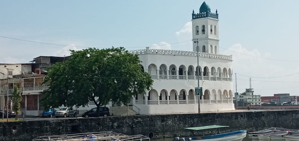 Comores, Une décentralisation extra-insulaire pour un équilibre urbain