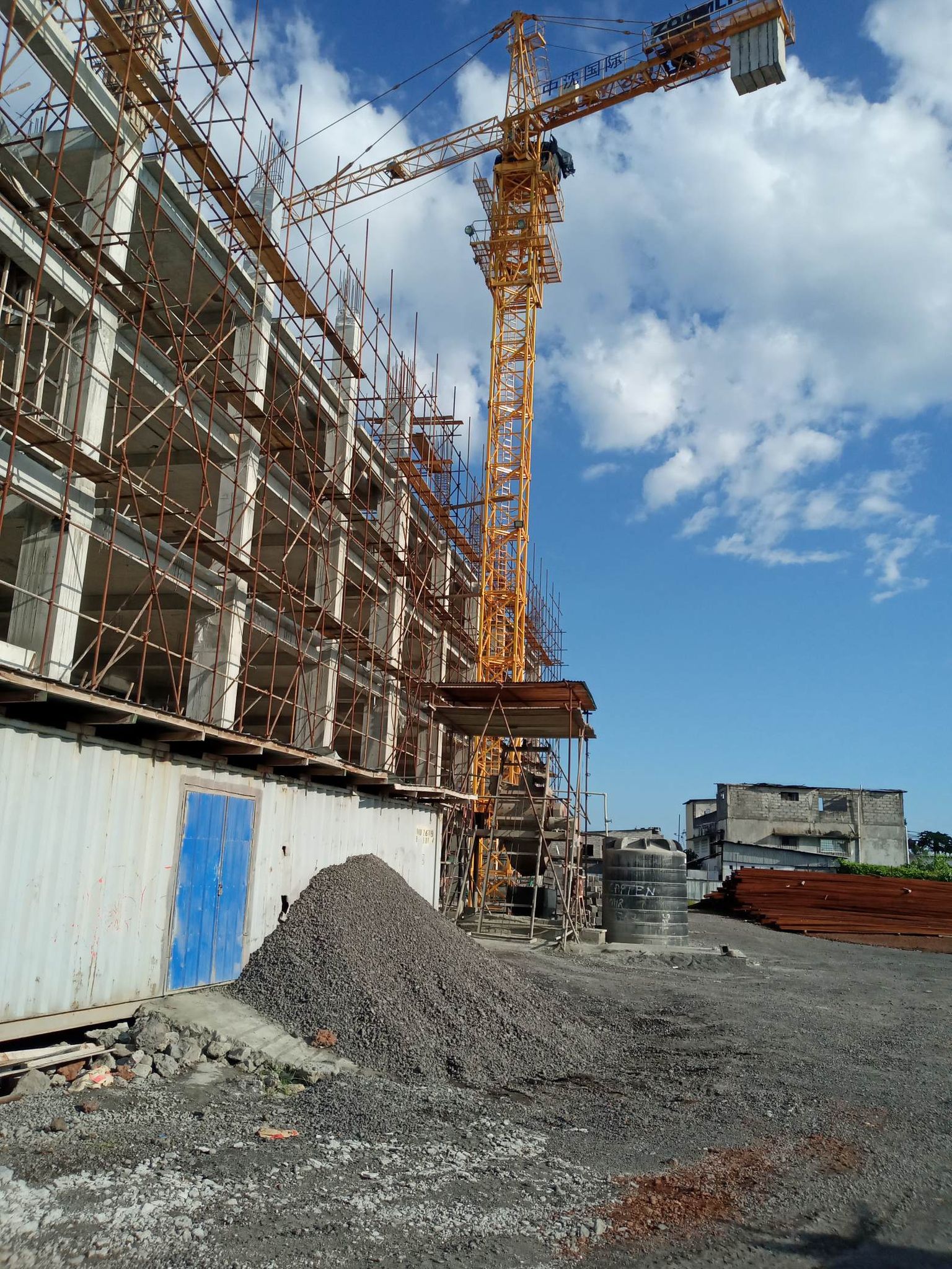 Projet du CHU Al-Maarouf, En retard, mais il avance