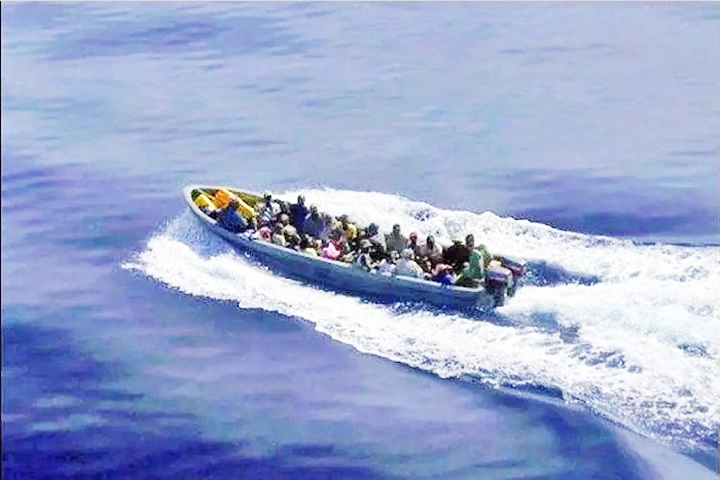 Lundi 10 mai 2021. Un kwasa-kwasa a chaviré au large de Mayotte