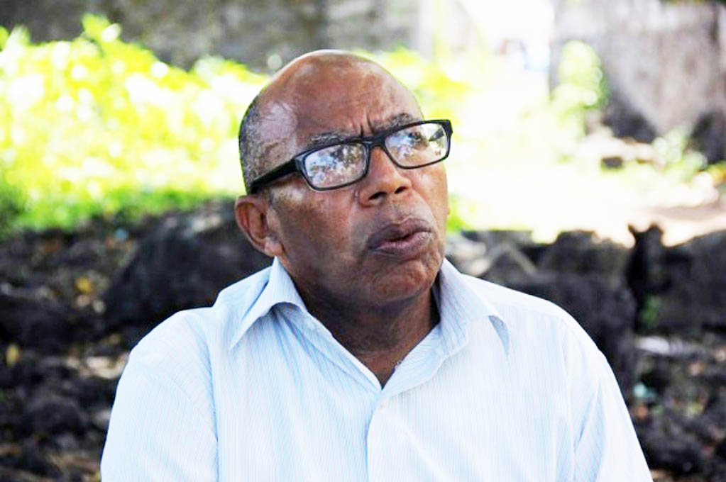 UNIVERSITÉ DES COMORES. UN UNIVERS CLOS
