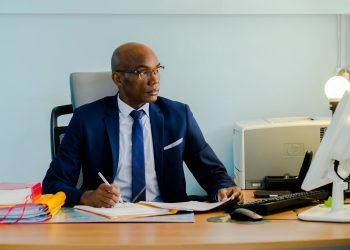« VOUS, AVOCATS, VOUS AVEZ LE Droit, MAIS NOUS, JUGES, NOUS AVONS LE POUVOIR. »