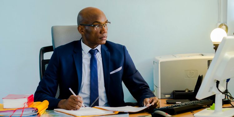 « VOUS, AVOCATS, VOUS AVEZ LE Droit, MAIS NOUS, JUGES, NOUS AVONS LE POUVOIR. »