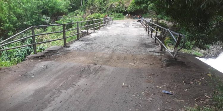 À Anjouan, des routes de plus en plus délabrées et des ponts en ruine
