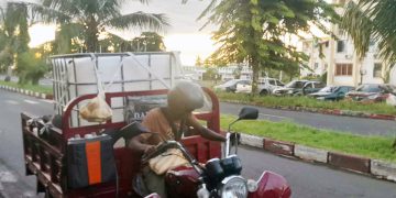 Fahari, vendeur d’eau en tricycle